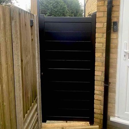 Charming Private Guest House Enfield Exterior photo